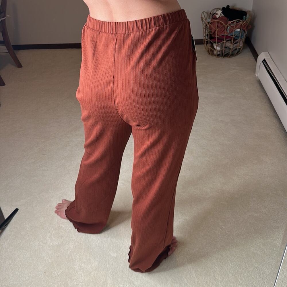 Abound: Ribbed Flare Rust Pants - Picture 2 of 9